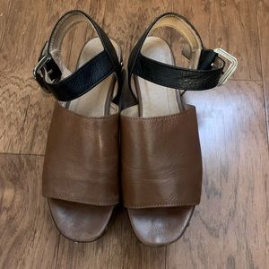 Exclusive sandals with wooden heel/platform and studs